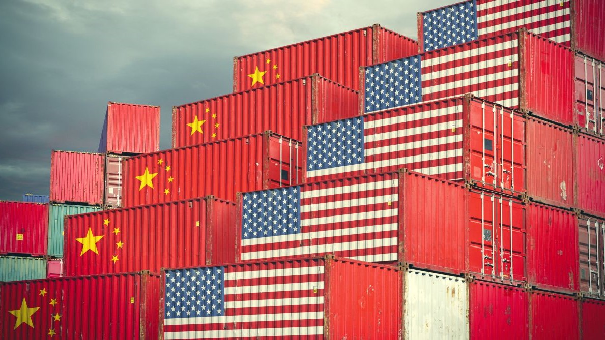 Cargo containers with Chinese and United States flag