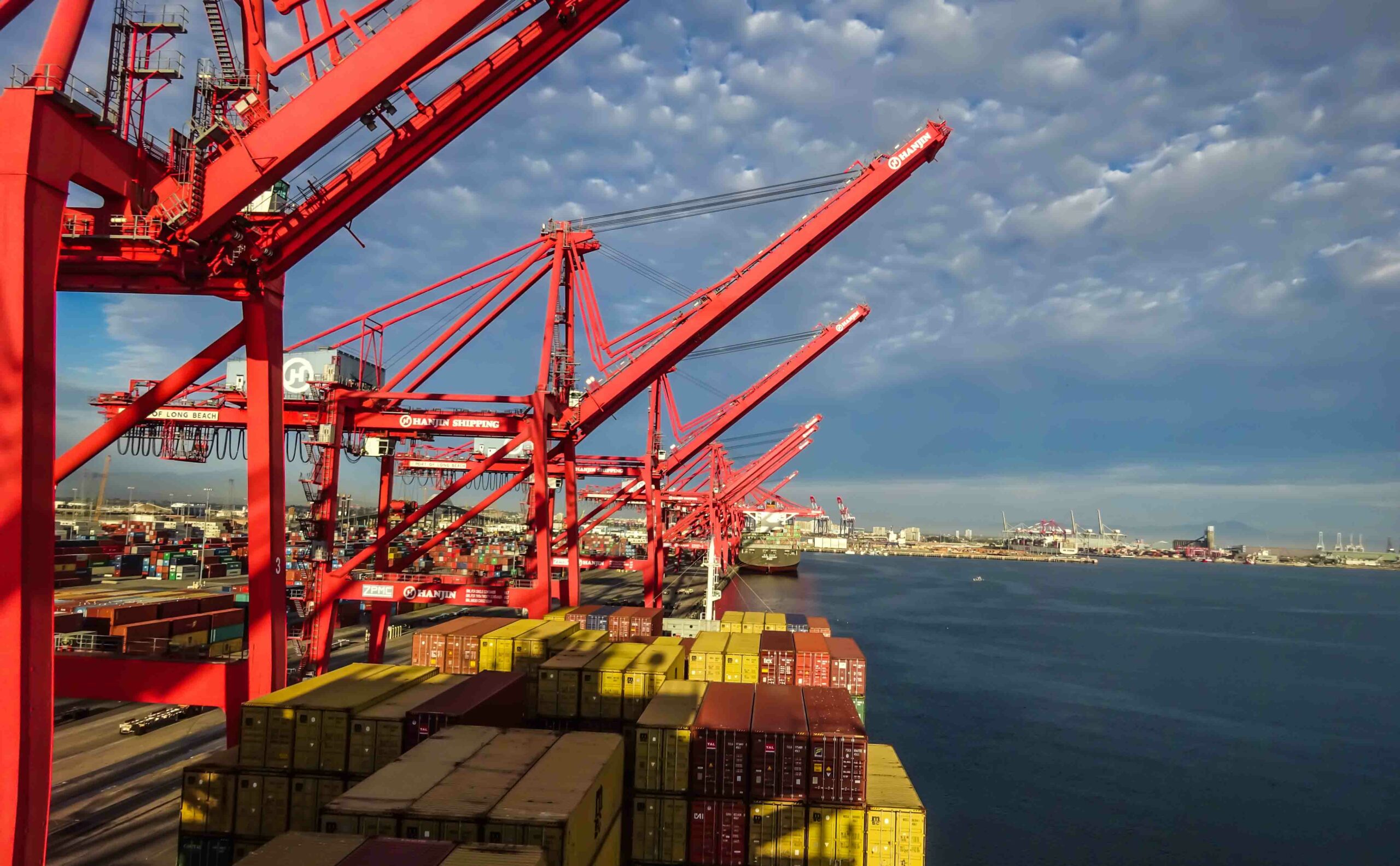 The Los Angeles Harbor Commission puts the container dwell fee on hold 1